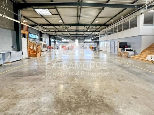 Plus de détails pour Local d'activités à louer