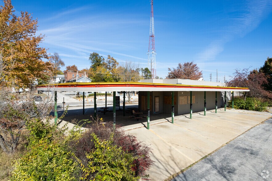8100 / 8106 / 8124 Manchester Rd. portefeuille de 3 biens à vendre sur LoopNet.fr - Photo principale – Image 3 sur 3