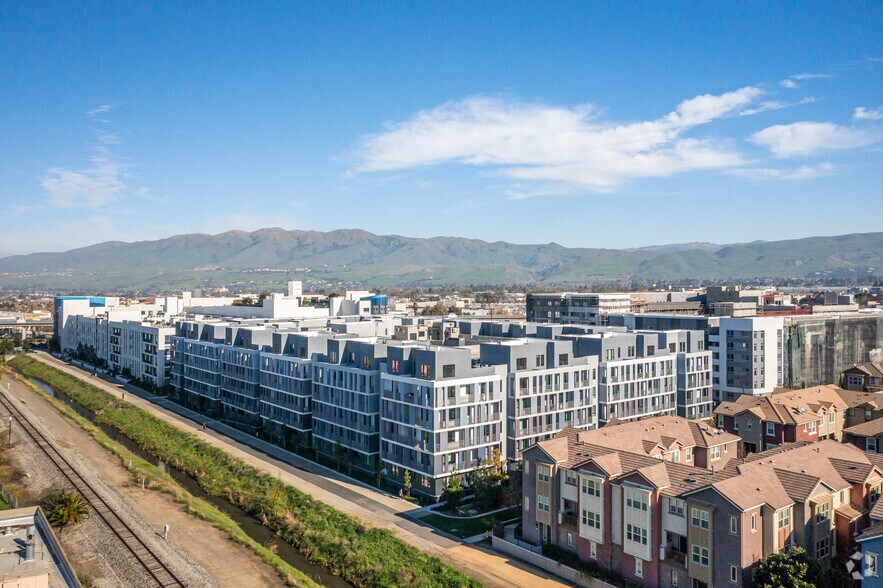 1455 McCandless Dr, Milpitas, CA à louer - Photo principale – Image 1 sur 1
