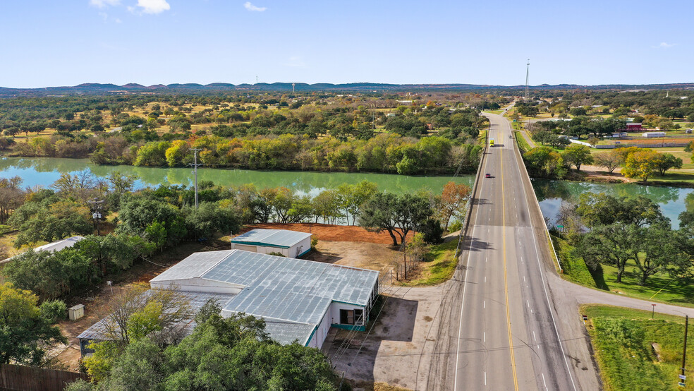 832 US HWY 281, Johnson City, TX à vendre - Photo de l’immeuble – Image 1 sur 31