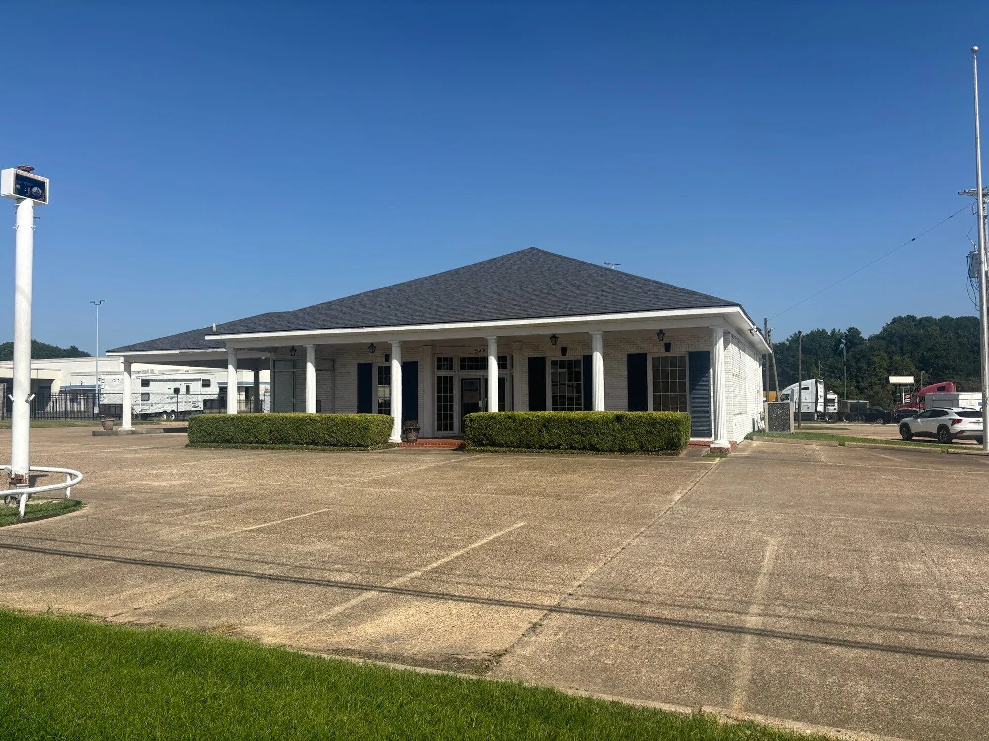 9361 Mansfield Rd, Shreveport, LA à louer Photo principale– Image 1 sur 16