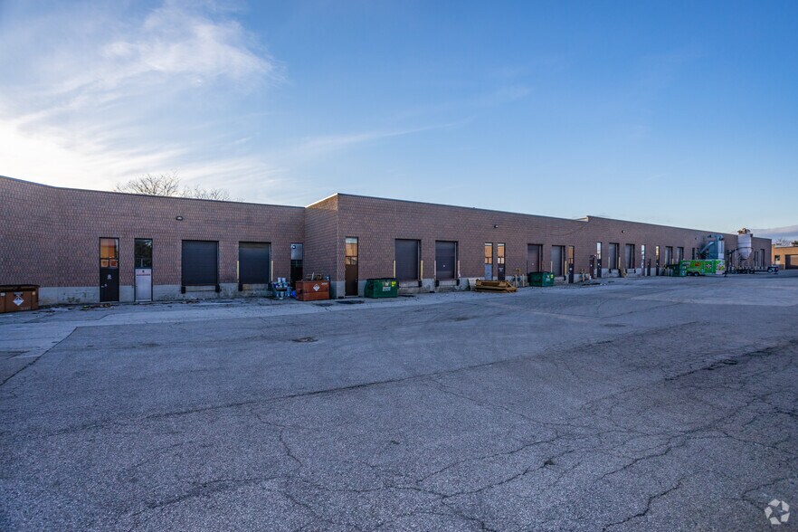 6790 Kitimat Rd, Mississauga, ON à louer - Photo de l’immeuble – Image 3 sur 4