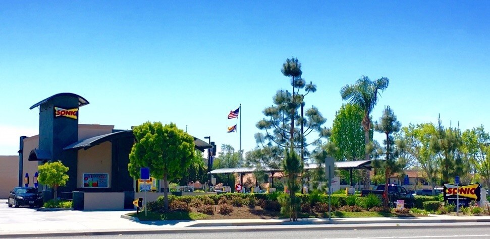 3531 S Fairview St, Santa Ana, CA à louer - Photo de l’immeuble – Image 2 sur 3