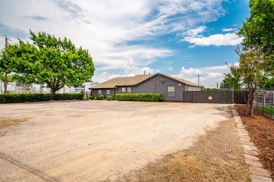 401 W Simonds Rd, Seagoville, TX à vendre - Photo de l’immeuble – Image 3 sur 46