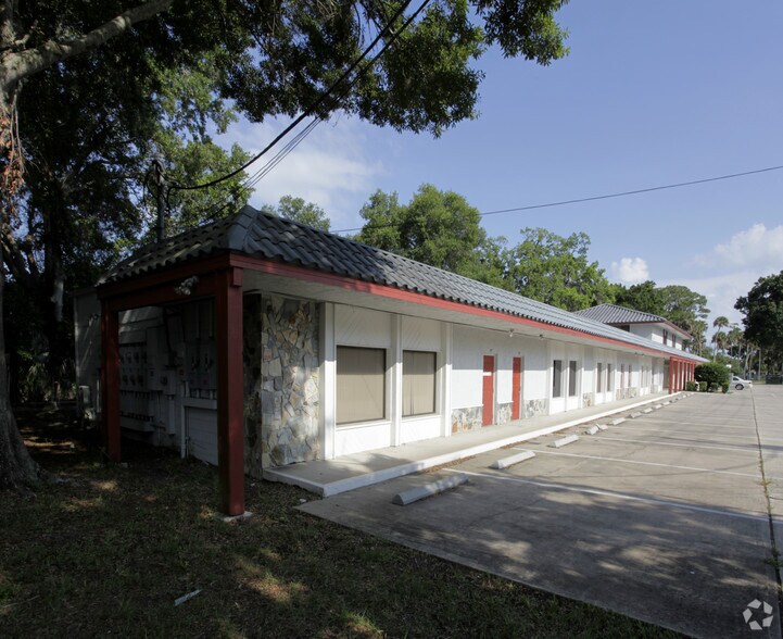 107-129 S Park Ave, Titusville, FL à louer - Photo de l’immeuble – Image 2 sur 5