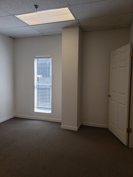 42 N University Ave, Provo, UT à louer - Photo de l’immeuble – Image 3 sur 8