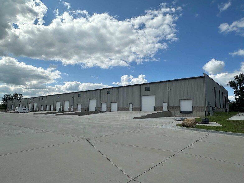 2112 Robins Rd, Hiawatha, IA à louer - Photo de l’immeuble – Image 2 sur 3
