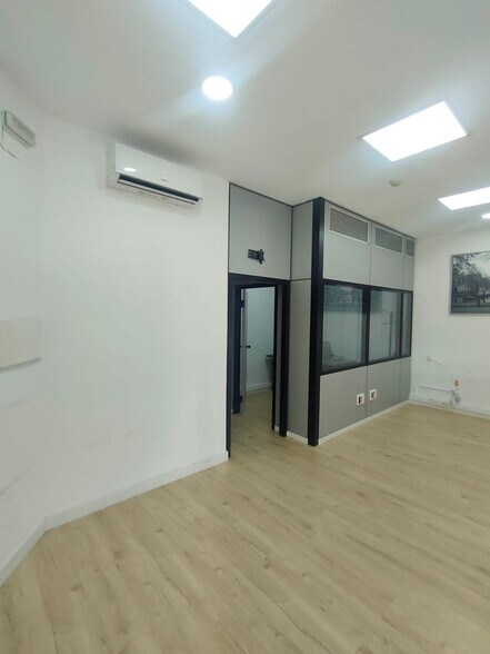 Immeuble residentiel dans Madrid, Madrid à vendre - Photo intérieure – Image 2 sur 5