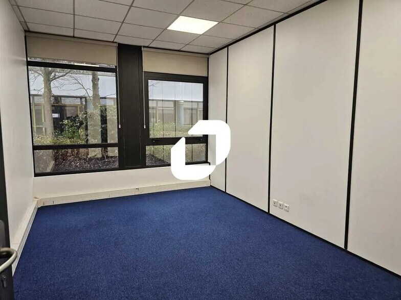 Bureau dans Villepinte à louer - Photo de l’immeuble – Image 3 sur 9