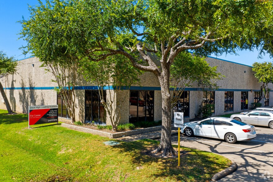 18207 Chisholm Trl, Houston, TX à louer - Photo de l’immeuble – Image 2 sur 9
