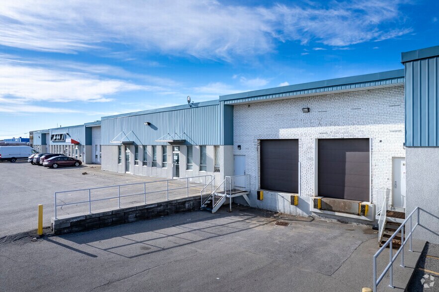 800-850 Flint Rd, Toronto, ON à louer - Photo de l’immeuble – Image 2 sur 5