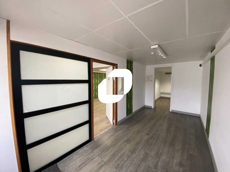 Bureau dans Ollainville à louer - Photo de l’immeuble – Image 3 sur 15