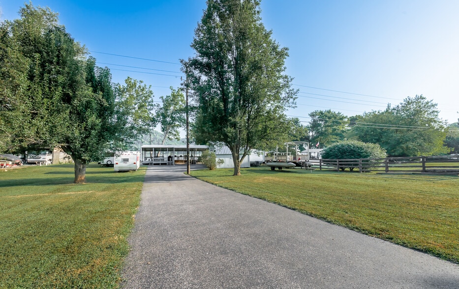 1042 KY-36, Milton, KY à vendre - Photo principale – Image 1 sur 42