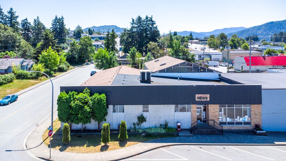 4918 Napier St, Port Alberni, BC à vendre - Photo de l’immeuble – Image 2 sur 108