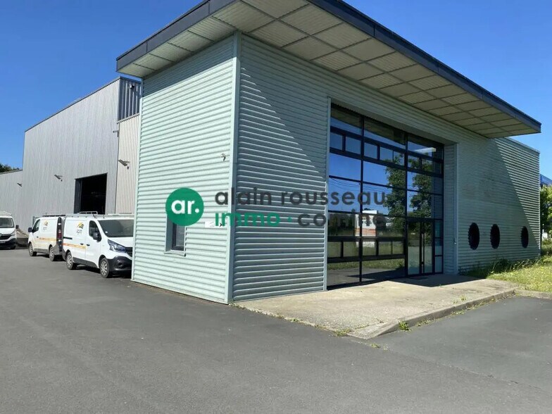 Local d’activités dans Saint-Léger-de-Linières à louer - Photo de l’immeuble – Image 1 sur 5