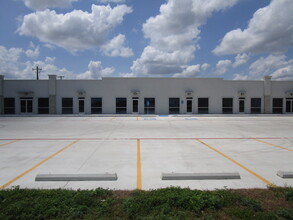3121 Wilson Rd, Harlingen, TX à louer Photo de l’immeuble– Image 2 sur 8