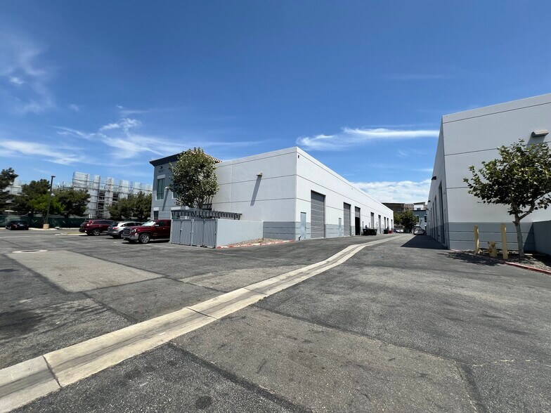 10557 Juniper Ave, Fontana, CA à vendre - Photo de l’immeuble – Image 2 sur 4