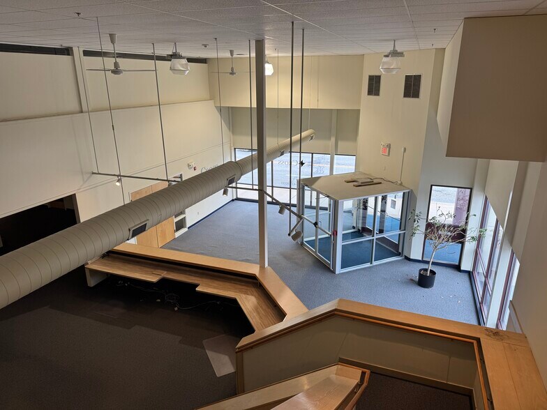 376 Newport Ave, Rumford, RI à louer - Photo de l’immeuble – Image 1 sur 7