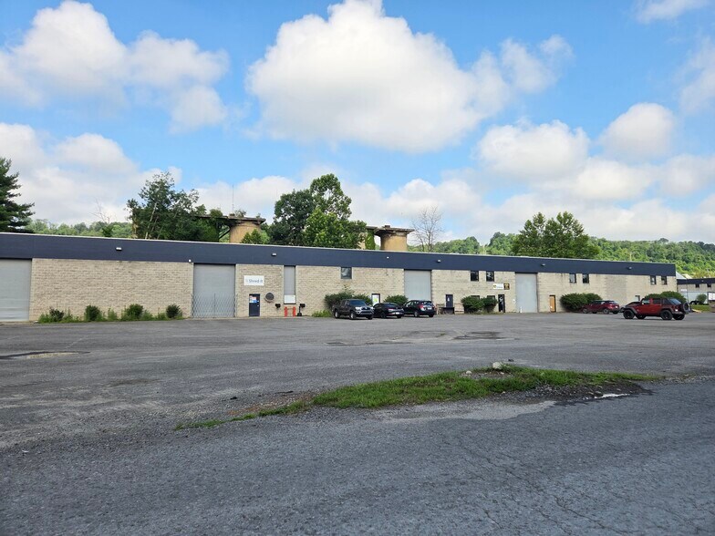 2201 Morgantown Industrial Park Dr, Morgantown, WV à louer - Photo de l’immeuble – Image 2 sur 6