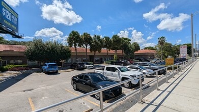 5537-5575 N State Road 7, North Lauderdale, FL à louer Photo intérieure– Image 2 sur 8