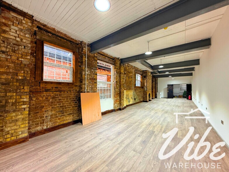 22 Clarence Mews, Londres à louer - Photo de l’immeuble – Image 2 sur 10