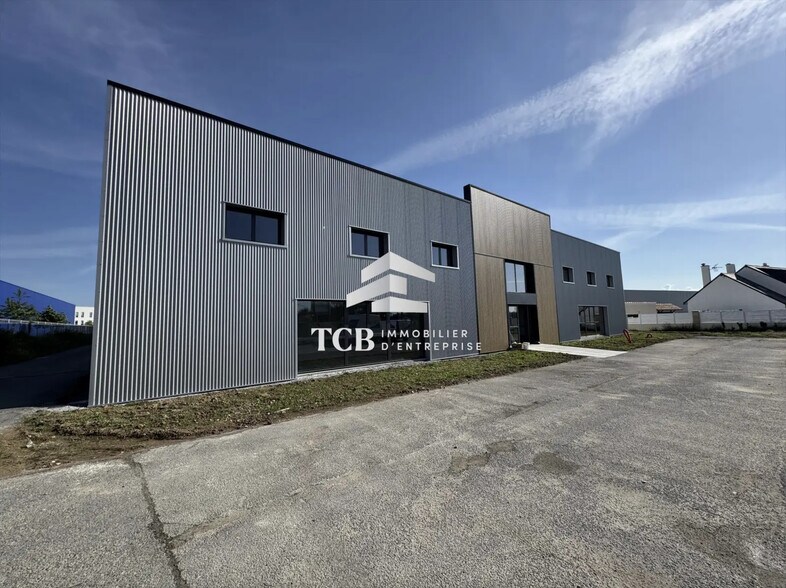 Local d'activités dans Couëron à vendre - Photo de l’immeuble – Image 3 sur 18