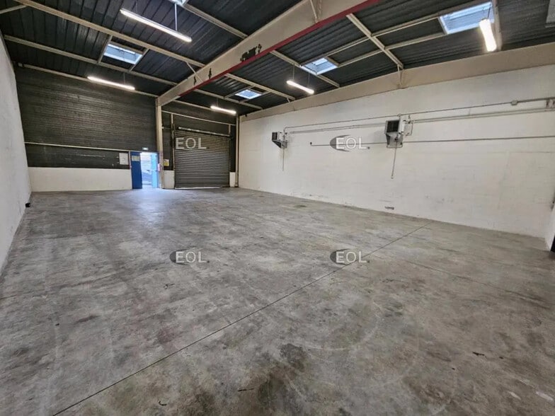 Local d’activités dans Orly à louer - Photo de l’immeuble – Image 3 sur 11