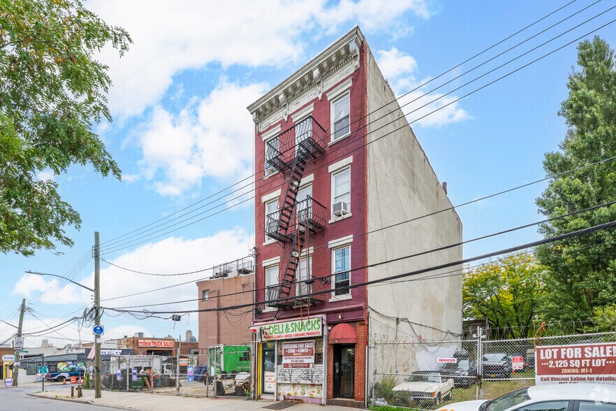 115 Van Brunt St, Brooklyn, NY à vendre - Photo de l’immeuble – Image 3 sur 6