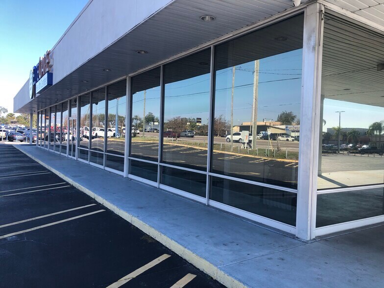 9391 N Florida Ave, Tampa, FL à louer - Photo de l’immeuble – Image 2 sur 7