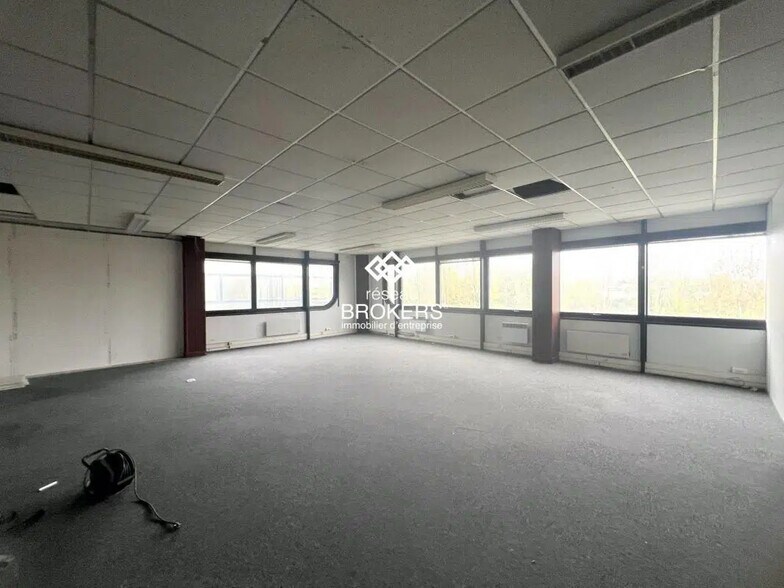 Bureau dans Villebon-sur-Yvette à vendre - Photo de l’immeuble – Image 3 sur 15