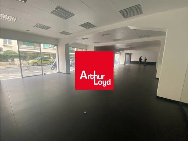 Plus de détails pour Rue Edmond Rostand, Marseille - Local commercial à louer