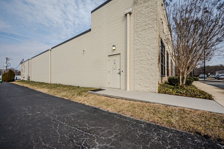 111 Ruthar Dr, Newark, DE à louer - Photo de l’immeuble – Image 2 sur 10