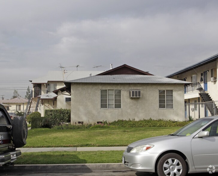 137 Orange Grove Ave, San Fernando, CA à vendre - Photo de l’immeuble – Image 2 sur 2