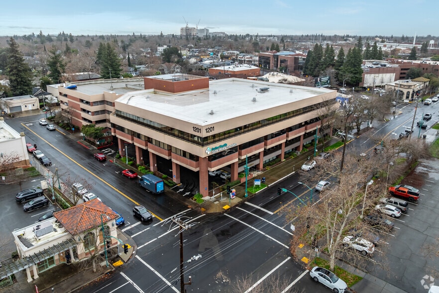 1201 Alhambra Blvd, Sacramento, CA à louer - Aérien – Image 3 sur 4