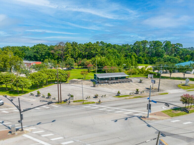 2724 N Alexander Dr, Baytown, TX à vendre - Photo de l’immeuble – Image 3 sur 10