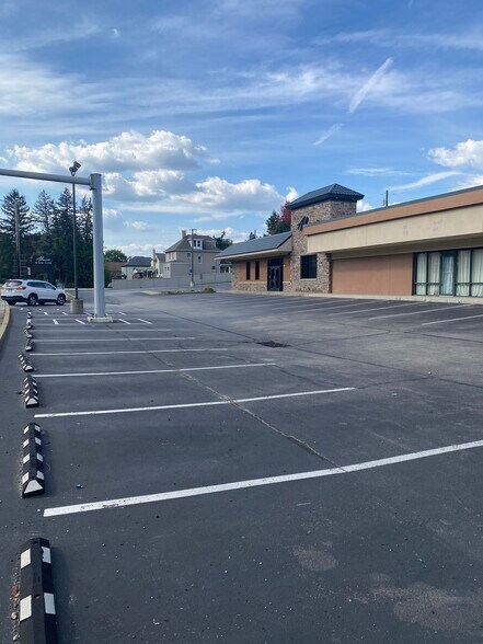 9733 State Route 30, Irwin, PA à louer - Photo de l’immeuble – Image 3 sur 19