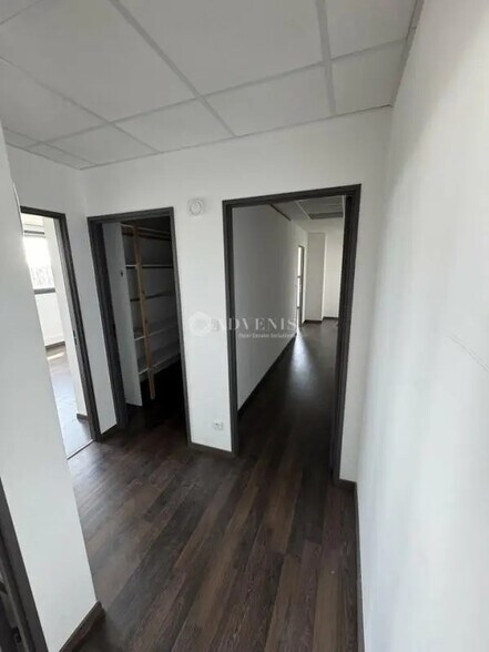 Bureau dans Nîmes à louer - Photo de l’immeuble – Image 3 sur 8