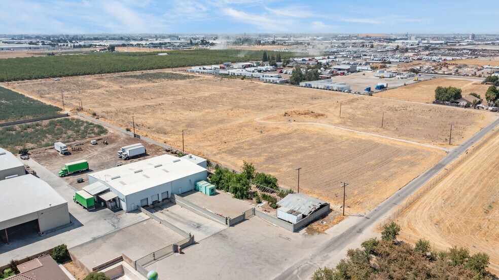 2735 S Willow Ave, Fresno, CA à vendre - Photo de l’immeuble – Image 2 sur 2