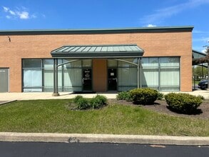3577 E New York St, Aurora, IL à louer Photo de l’immeuble– Image 2 sur 4