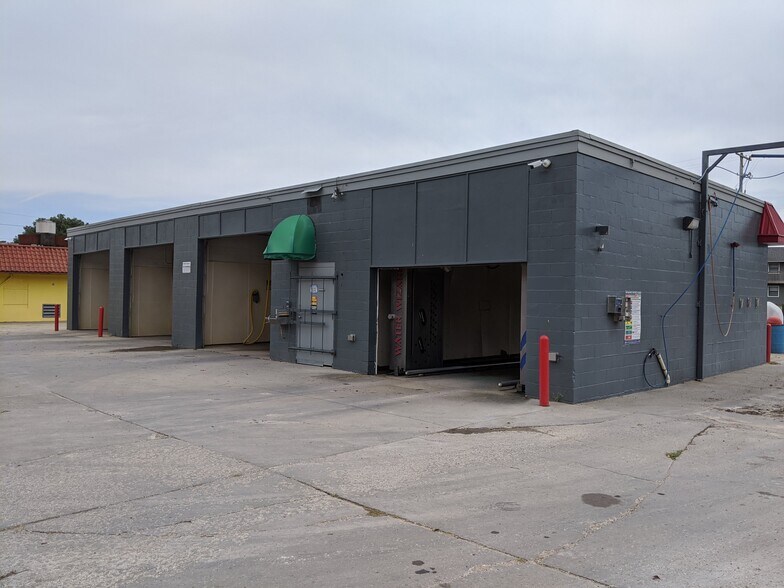 Car wash and storage units portefeuille de 2 biens à vendre sur LoopNet.fr - Photo de l’immeuble – Image 2 sur 14