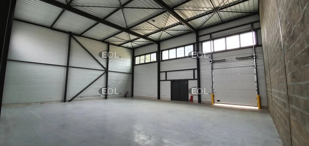 Local d’activités dans Marcoussis à louer - Photo de l’immeuble – Image 2 sur 5