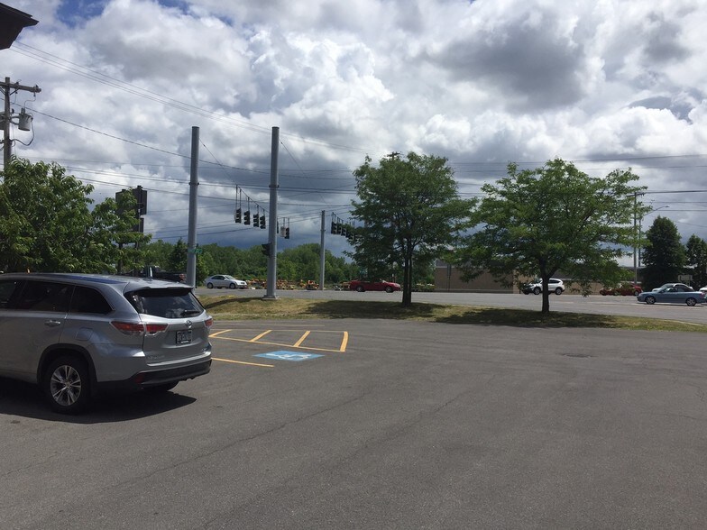 109-113 E Taft Rd, Syracuse, NY à vendre - Photo de l’immeuble – Image 3 sur 3