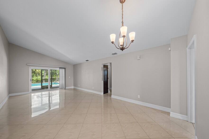1237 SE 24th Ave, Cape Coral, FL à vendre - Photo de l’immeuble – Image 3 sur 27