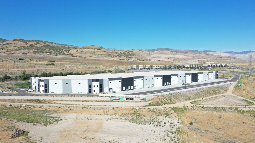 15897 South Axia Drive, Herriman, UT à louer - Photo de l’immeuble – Image 3 sur 6