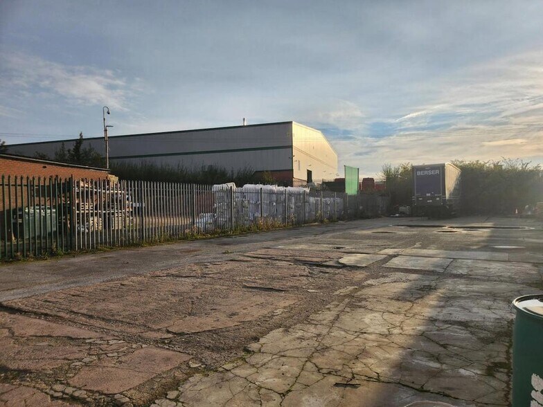 Unit 15 Turner Cres, Newcastle Under Lyme à louer - Photo de l’immeuble – Image 3 sur 6