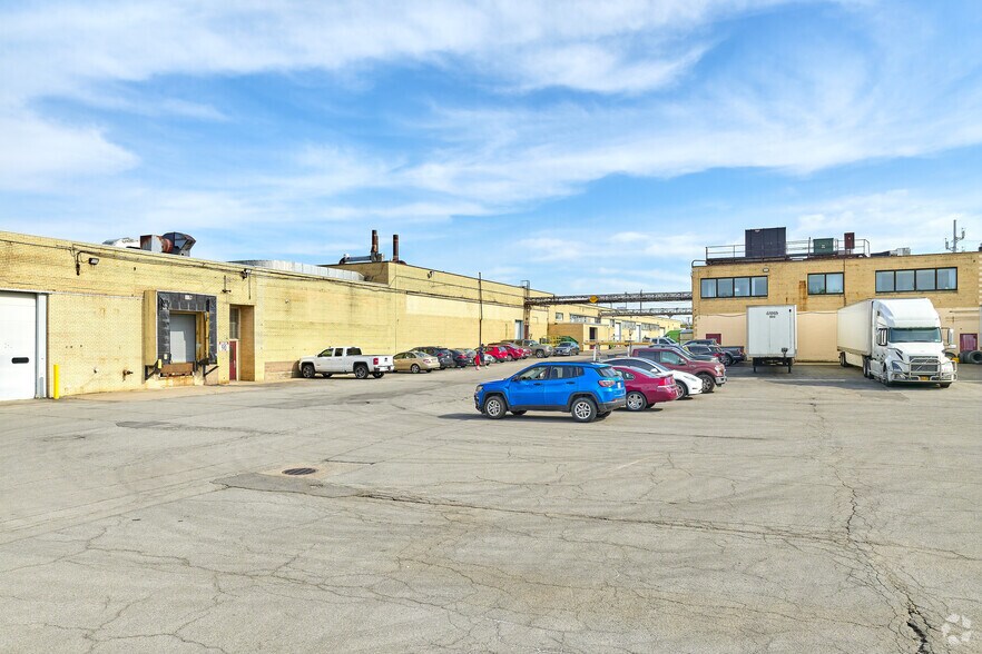460 Buffalo Rd, Rochester, NY à louer - Photo de l’immeuble – Image 2 sur 11