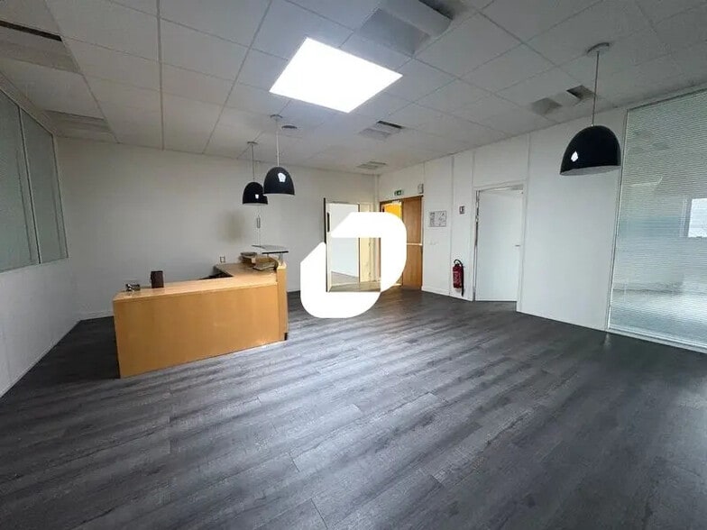 Local d’activités dans Jouy-en-Josas à louer - Photo intérieure – Image 2 sur 12