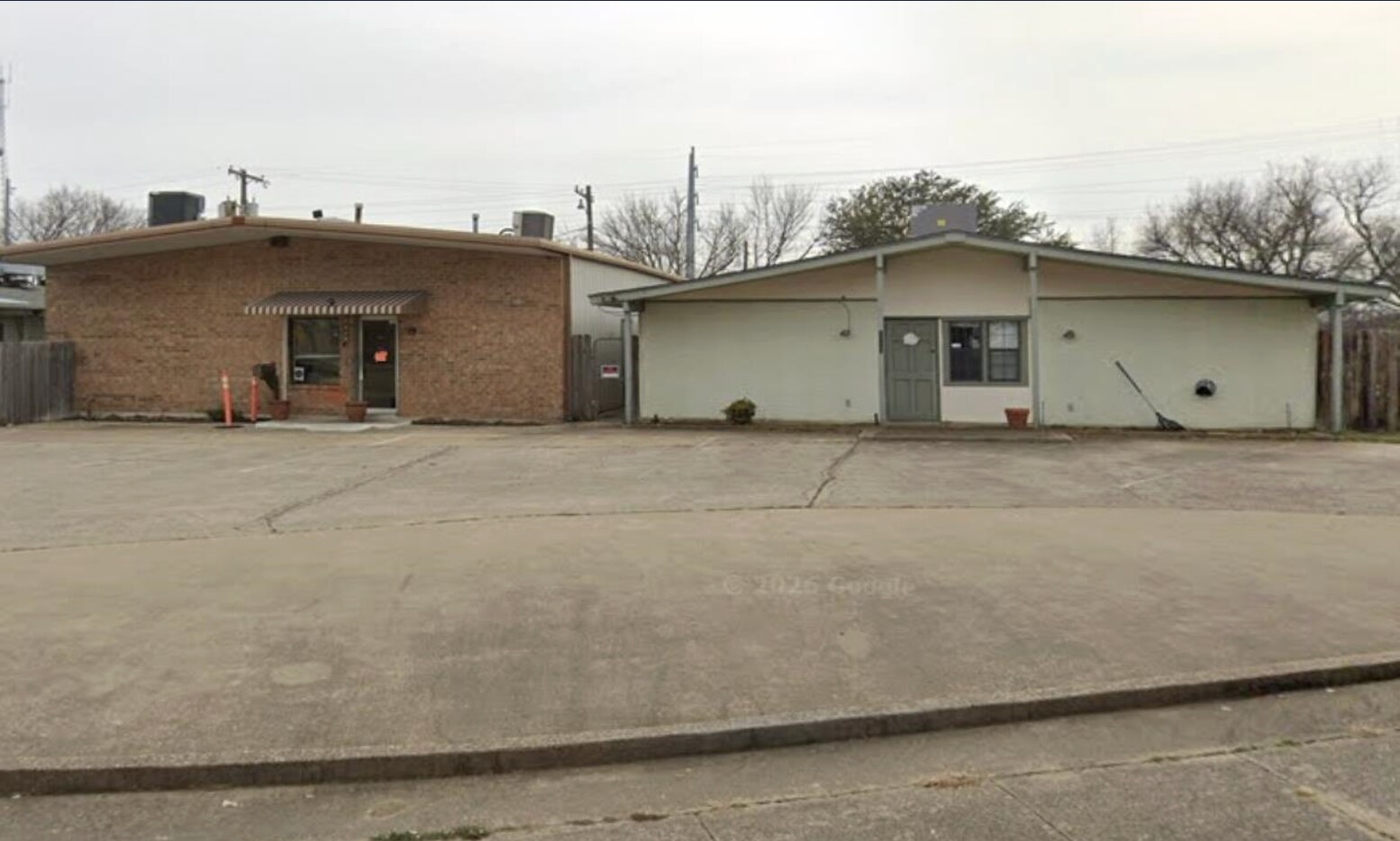 2418 College Ave, Garland, TX à louer Photo de l’immeuble– Image 1 sur 3