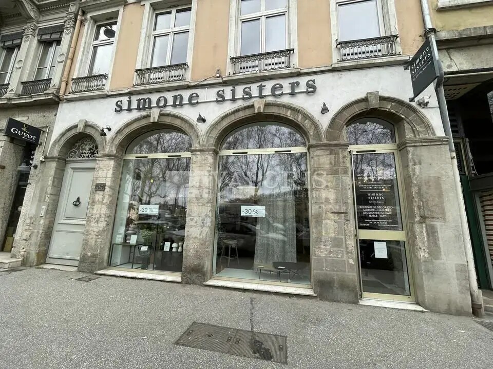 Local commercial dans Lyon à louer Photo de l’immeuble– Image 1 sur 6