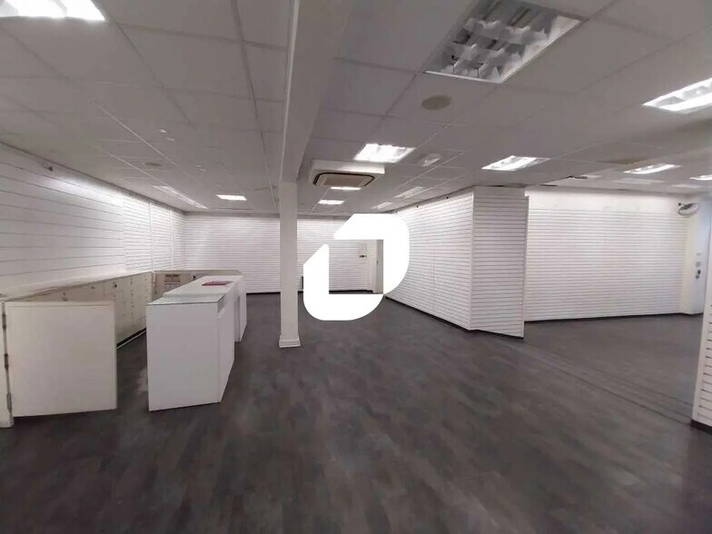 Local commercial dans Bordeaux à vendre - Photo de l’immeuble – Image 2 sur 6